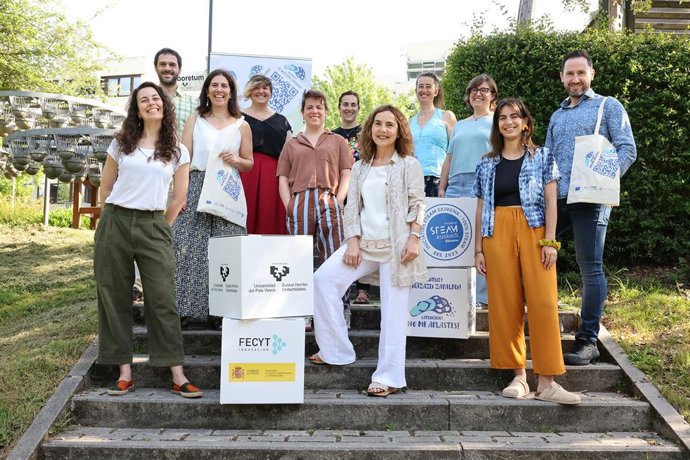 Saria irabazi duen EHUko Plentziako Itsas Estazioko ikertzaile taldea