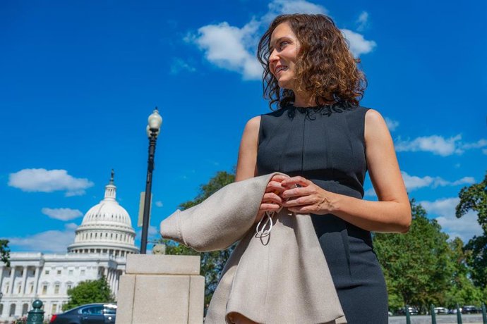 Archivo - La presidenta de la Comunidad de Madrid, Isabel Díaz Ayuso, a su llegada a una reunión en el Capitolio con el Caucus Hispano del Congreso de Estados Unidos, a 30 de Septiembre de 2021 en Washington (EEUU).
