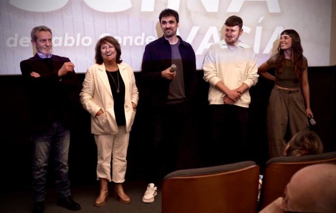 'La Piscina Vacía' El Corto Del Cineasta Alcazareño Pablo Conde Gana Un Premio En El Festival Fecha De Atenas