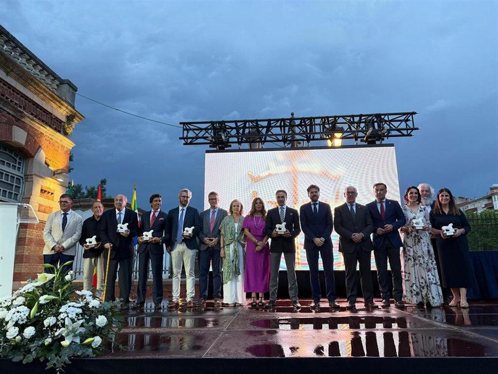 Foto de familia con los premiados