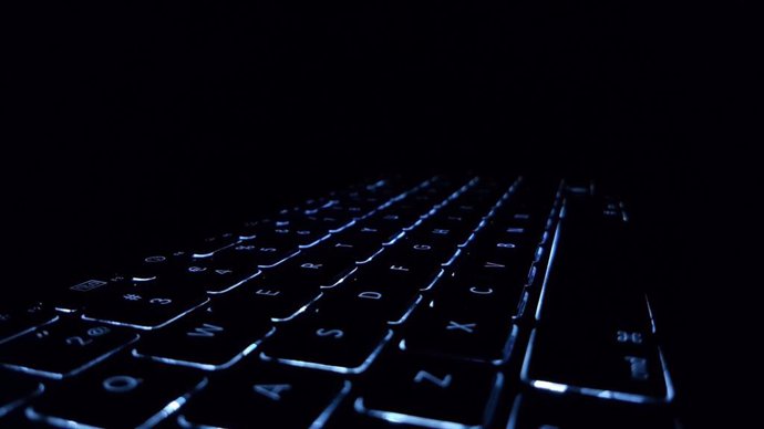 Recurso de teclado de ordenador retroiluminado