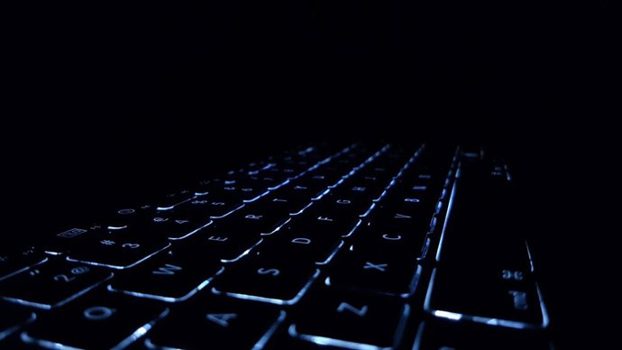 Recurso de teclado de computador com luz de fundo
