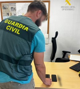 Detingut un home acusat de sostraure mòbils i un rellotge a un transportista a Benicàssim