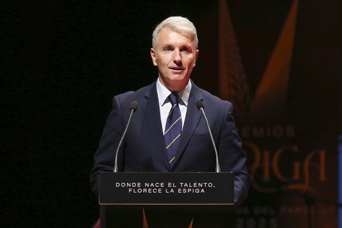 El alcalde de Villanueva del Pardillo, Eduardo Fernández, en su discurso de inauguración de la primera edición de los Premios Espiga del Deporte de la localidad.