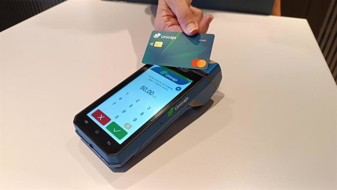 Economía.- Unicaja sortea 55 premios de hasta 250 euros por el uso de tarjetas y Bizum