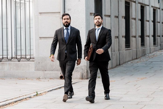 El eurodiputado y líder de Se Acabó La Fiesta (SALF), Luis 'Alvise' Pérez, (i) a su llegada al Tribunal Supremo, a 20 de junio, en Madrid (España). Alvise está citado para prestar declaración voluntaria ante el Tribunal Supremo (TS), en el marco de una de