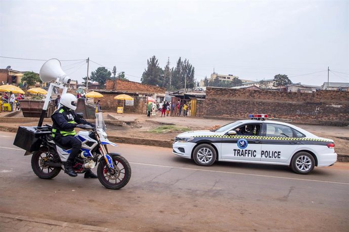 Archivo - Imagen de archivo de la Policía en la capital de Ruanda, Kigali. 
