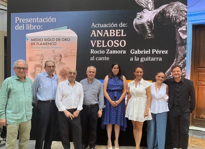 Presentación del libro 'Medio Siglo de Oro del Flamenco. Vivido desde Almería'.