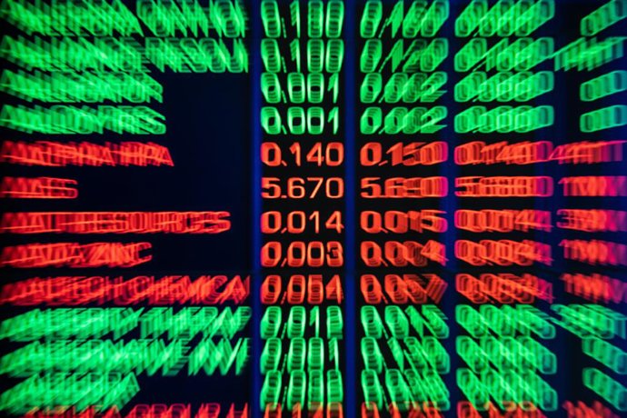 Archivo - Digital market boards are seen at the Australian Stock Exchange (ASX) in Sydney, Monday, March 16, 2020.   The ASX dropped more than 7 per cent at opening of trade today as concerns over Covid-19 grow.(AAP Image/James Gourley) NO ARCHIVING