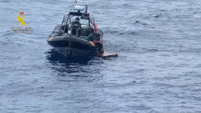 Rescate de un hombre que trataba cruzar de Tenerife aGran canaria a bordo de un palet de madera