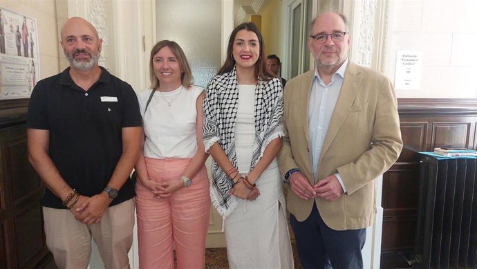 El portavoz de la FAS, Fernando Pérez; la directora general de Inclusión Social y Voluntariado, María Charte; la diputada provincial Nerea Marín; y el consejero municipal de Participación y Régimen Interior, Alfonso Mendoza.