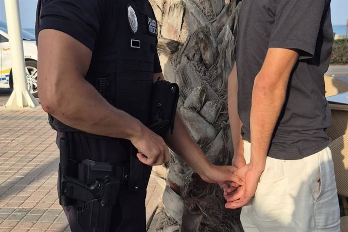 Detenidos tres hombres por presunto robo con intimidación a turistas en Playa de Palma