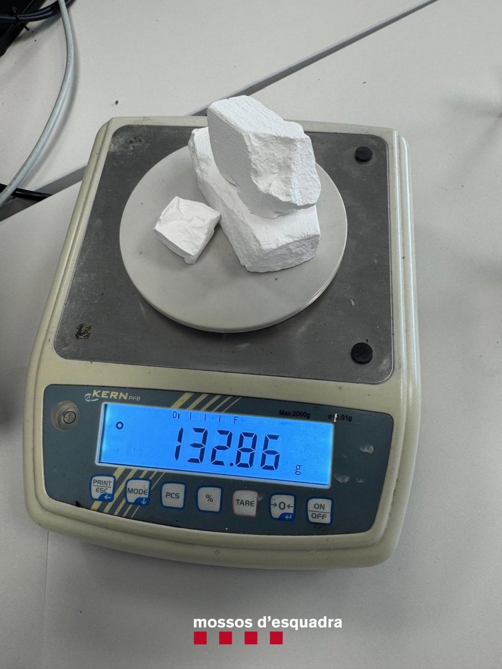 Tres piezas de cocaína encontradas en el vehículo