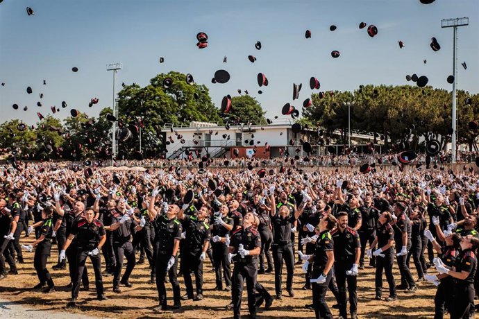 Nueva promoción de alumnos del Curs de formació bàsica policial con nuevos aspirantes de Mossos d'Esquadra y Policía Local