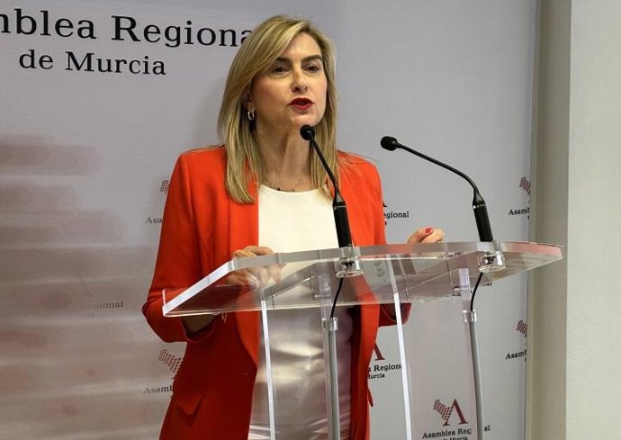 La portavoz del grupo parlamentario Socialista en la Asamblea Regional, Carmina Fernández