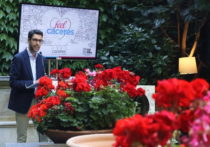 El concejal de Turismo, Ángel Orgaz, en la presentación de la campaña 'Feel Cáceres' hace unos días