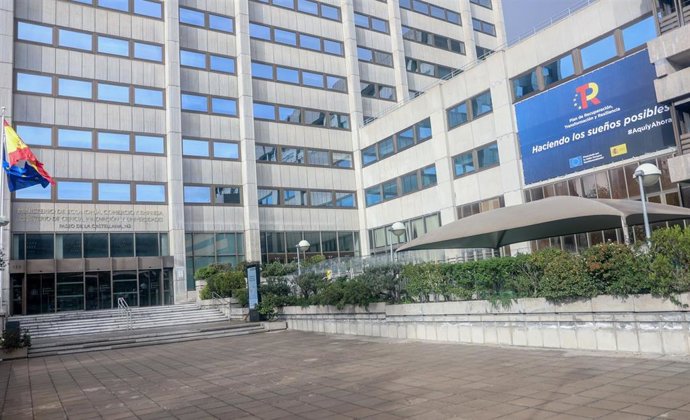 Archivo - La fachada del Ministerio de Economía y Comercio, a 26 de marzo de 2024, en Madrid (España).