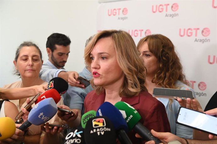 La ministra de Educación, Formación Profesional y Deportes, Pilar Alegría, este viernes durante su comparecencia previa a la clausura del II Encuentro de Mujeres dirigentes de UGT celebrada en Zaragoza.