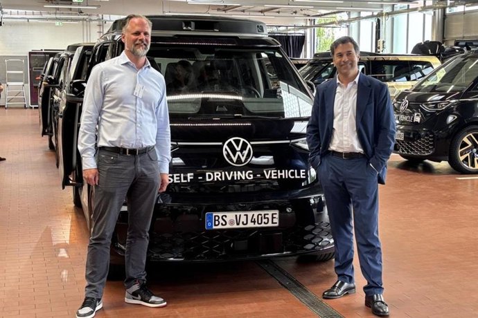 El diputado foral de Promoción Económica y Proyectos Estratégicos, Unai Andueza, ha participado junto con, Igor Villarreal, el director general de MUBIL, en Hamburgo