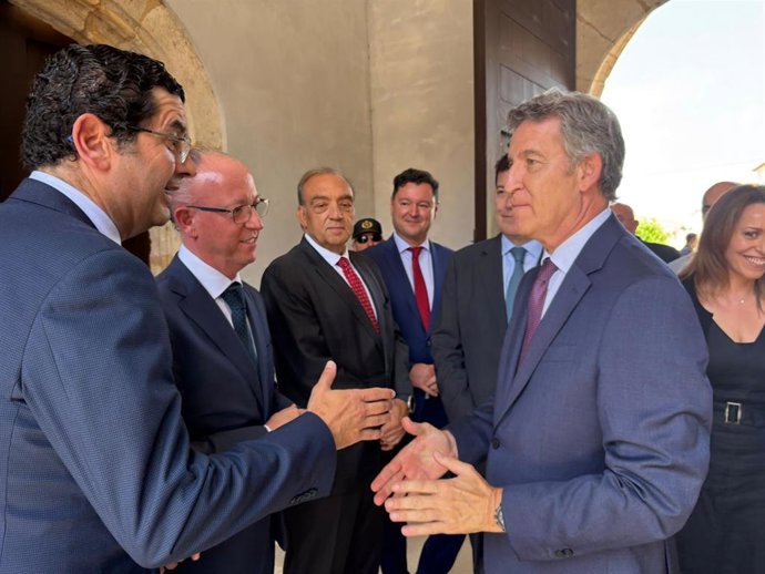 Feijóo  llega al Monasterio de Vlabuena al acto organizado por Empresa Familiar de Castilla y León.