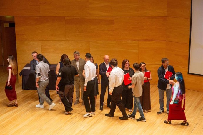El Ayuntamiento entrega más de 400 diplomas a los jóvenes alumnos de los Centros Sociolaborales