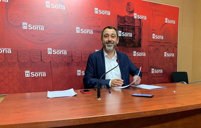 El concejal de Hacienda durante la rueda de prensa.