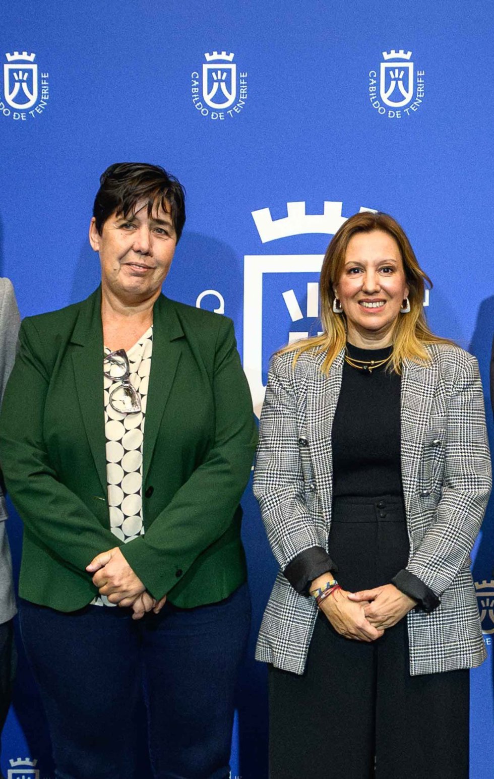 La consejera de Medio Natural del Cabildo de Tenerife, Blanca Pérez, y la presidenta, Rosa Dávila