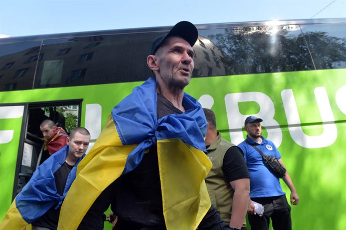 KIEV, June 13, 2025  -- Released Ukrainian prisoners of war arrive at a medical aid facility, June 12, 2025. Ukraine and Russia on Thursday carried out the second phase of a prisoner exchange involving seriously ill and severely wounded captives, accordin