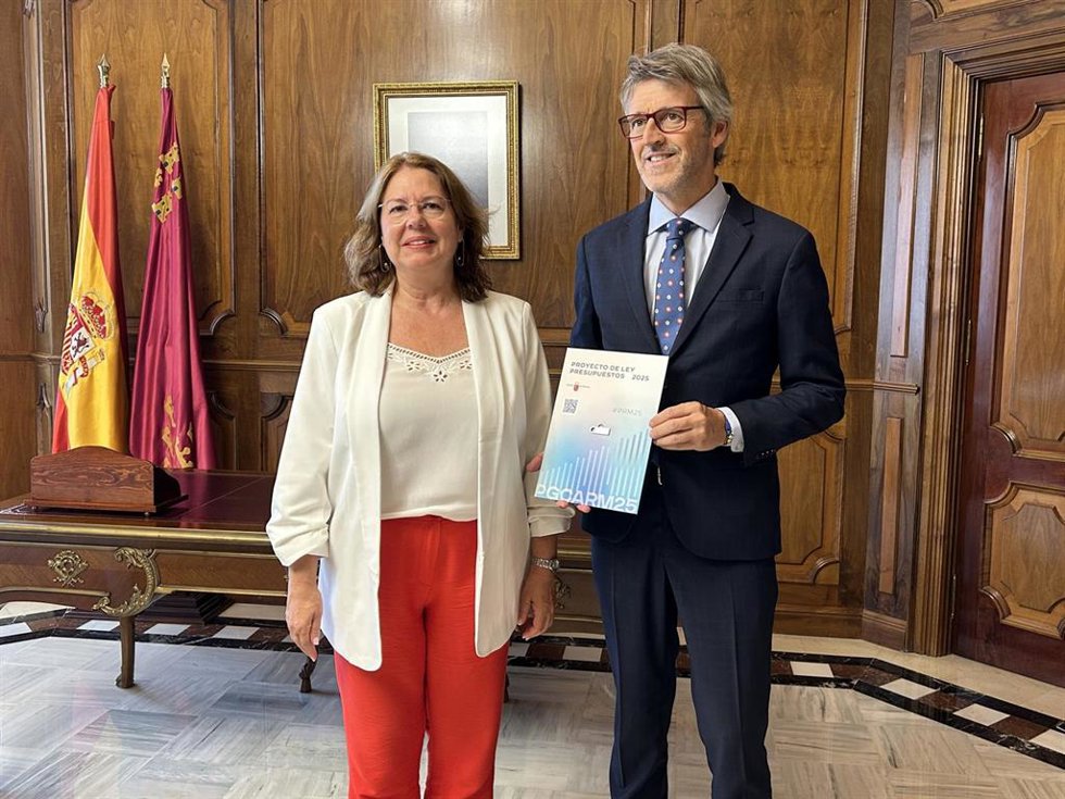 El consejero de Economía, Hacienda, Fondos Europeos y Transformación Digital, Luis Alberto Marín, presenta los Presupuestos en la Comunidad