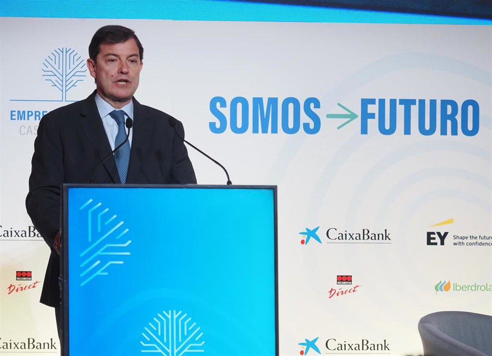 Alfonso Fernández Mañueco, durante su intervención en en el 11 Congreso Regional Empresa Familiar Castilla y León, 'Somos Futuro', que se ha celebrado en Valbuena de Duero.