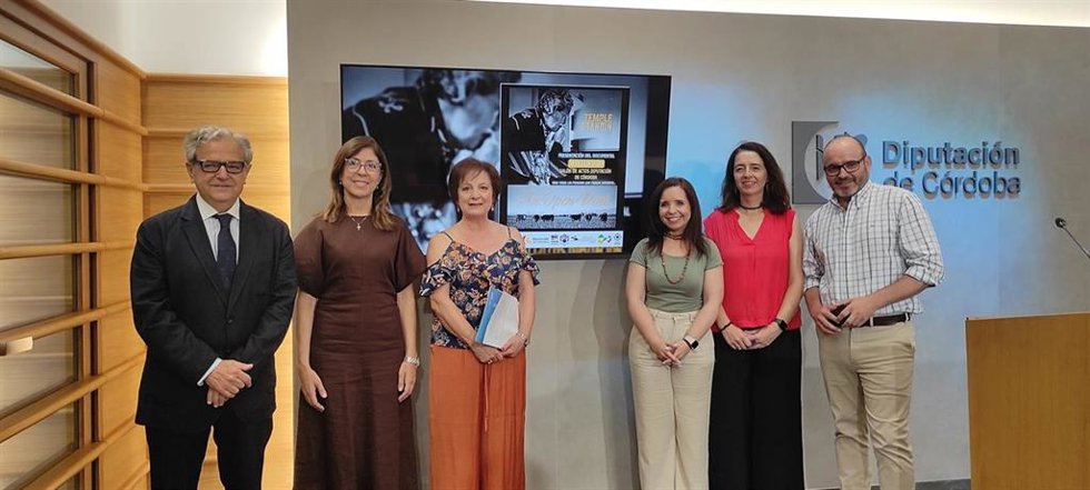 Fuentes (izda.), Aguilera (3 dcha.), Jordano (dcha.), junto a responsables de Autismo Córdoba, la UCO y la Fundación Ricardo Delgado Vizcaíno, en la presentación de la actividad en torno a Temple Grandin.