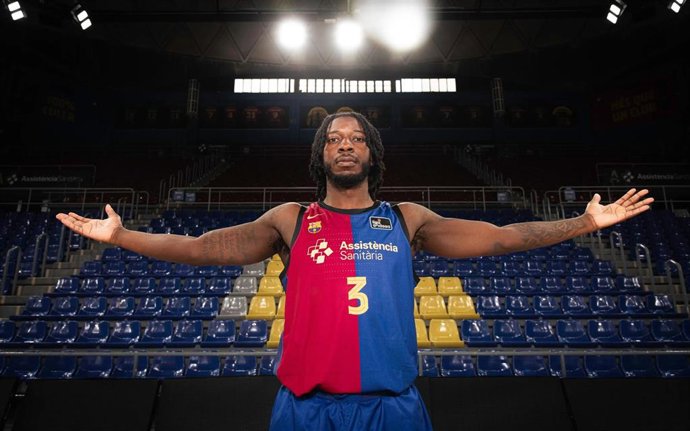 El nuevo fichaje del Barça Myles Cale en el Palau Blaugrana