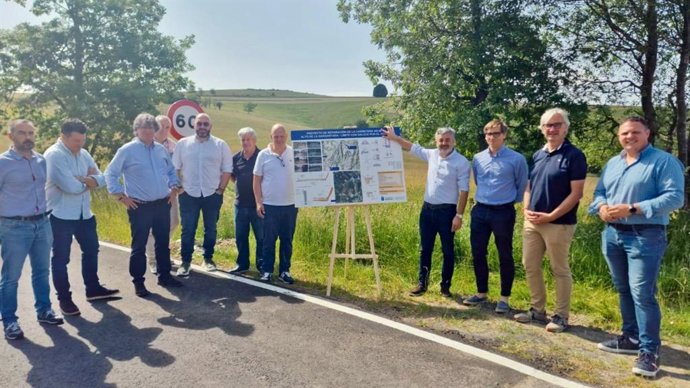 Visita del consejero de Movilidad, Alejandro Calvo, a la AS-394.