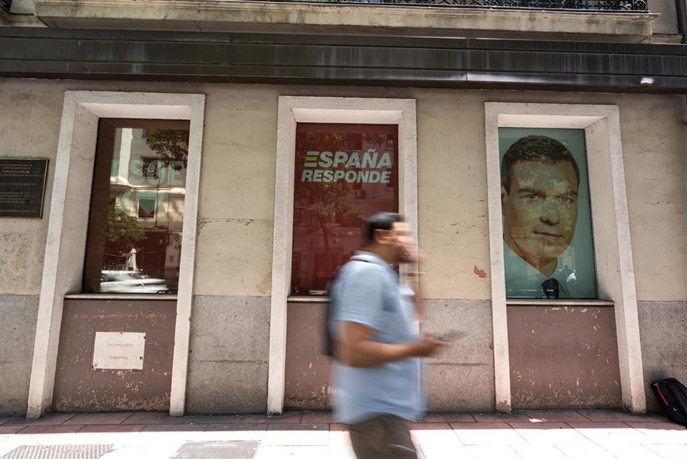 Sede del PSOE de la calle Ferraz, a 20 de junio de 2025, en Madrid (España). Agentes de la Unidad Central Operativa (UCO) de la Guardia Civil se han personado en la sede nacional del PSOE, en la calle Ferraz de Madrid, para realizar un clonado del corre