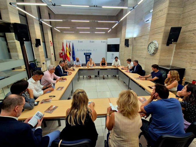 Reunión del Ayuntamiento de Albacete con los representantes del sector hotelero.