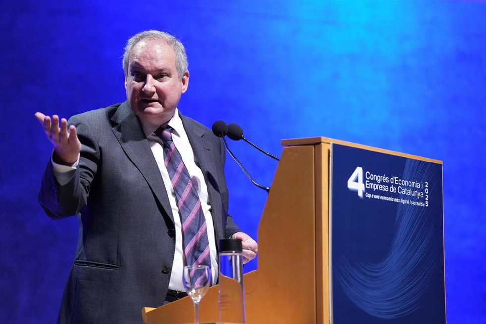 El ministro de Industria y Turismo, Jordi Hereu, interviene durante la última jornada del 4 Congrés dEconomia i Empresa de Catalunya.