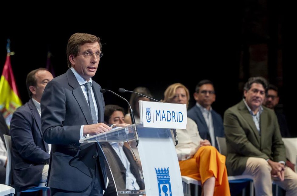 El alcalde de Madrid, José Luis Martínez-Almeida, acompañado por la vicealcaldesa, Inma Sanz, y todos los miembros del Gobierno municipal, hace balance de la actividad desarrollada por el equipo de Gobierno durante los dos primeros años de mandato, en e