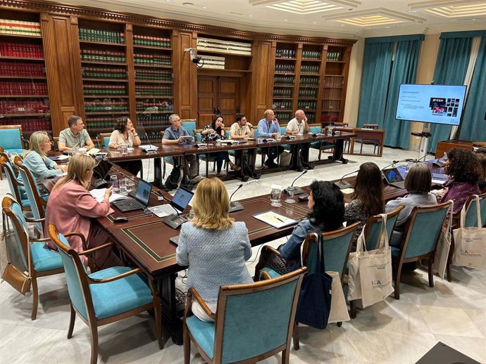 El Parlament balear participa en Canarias en una reunión de archiveros parlamentarios.