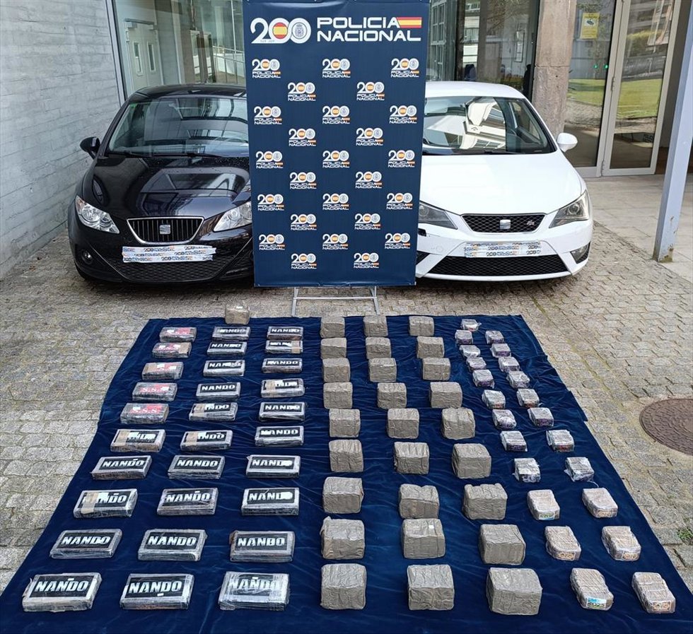 Dos detenidos e incautados 33 kilos de cocaína y 41 kilos de hachís en un operativo policial en Vigo