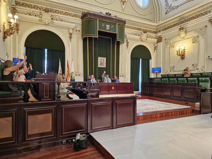 Imagen del pleno con solo los diputados del PP.