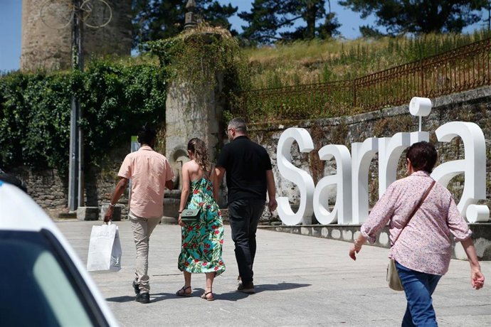 El sacerdote acusado (D) tras la detención de un sacerdote en la zona de Sarria por supuesta agresión sexual a una menor, a 20 de junio de 2025, en Sarria, Lugo
