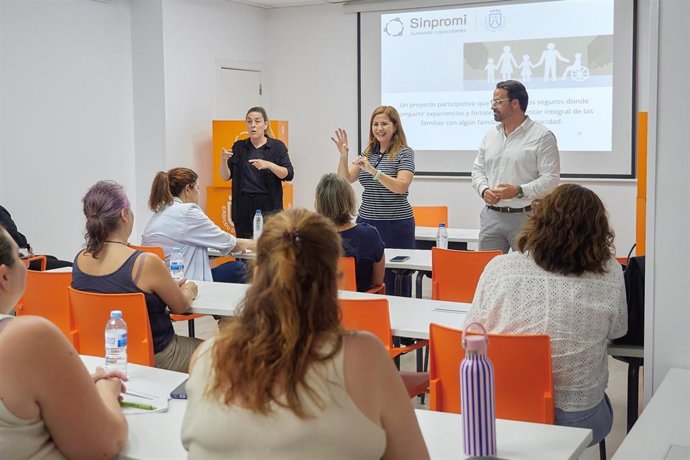 La consejera de Acción Social del Cabildo de Tenerife, Águeda Fumero, en el encuentro de respiro familiar para familias con personas con discapacidad