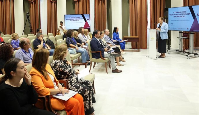 El Parlamento canario acoge unas jornadas sobre el reconocimiento del voluntariado