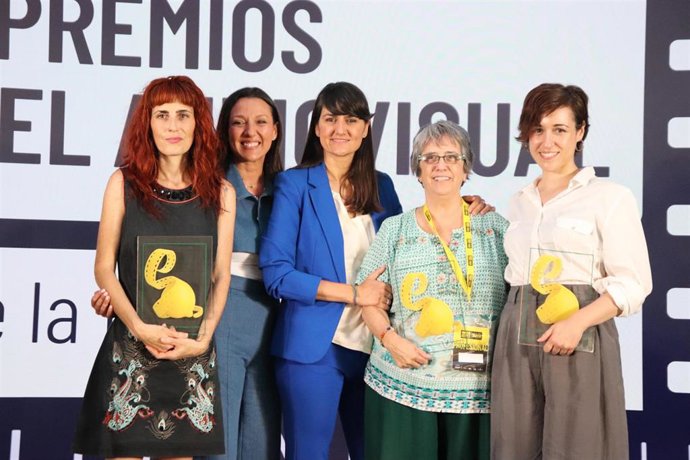 La secretaria de Estado de Digitalización e Inteligencia Artificial ha participado en la clausura del evento Iberseries Murcia, donde ha entregado el premio al mejor largometraje a la protagonista de la película 'Sorda', Miriam Garlo