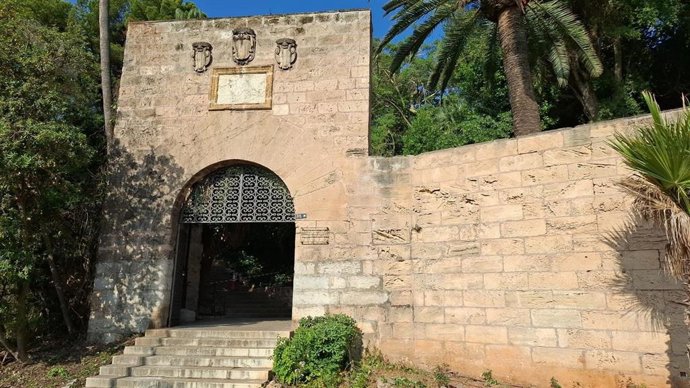 Puerta de acceso al parque de sa Quarantena