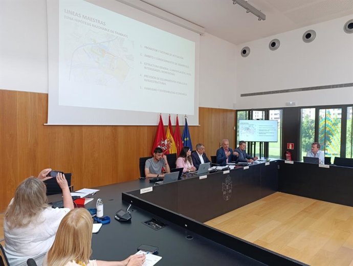 El Departamento de Cohesión Territorial del Gobierno de Navarra presenta al Ayuntamiento del Valle de Egüés las bases para desarrollar el PSIS de Sarriguren.