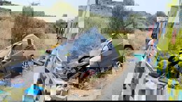 Coche accidentado cerca de Jaraíz de la Vera.