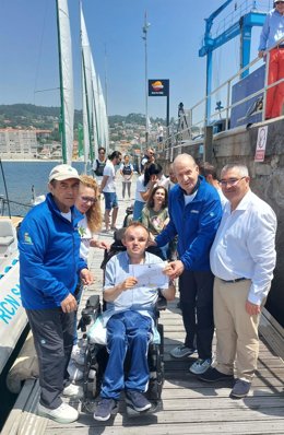 El Rey Juan Carlos participa en la clausura del proyecto 'Bautismos de mar' de la Mancomunidad de O Salnés