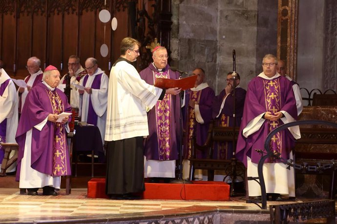 Archivo - El obispo insular, Sebastià Taltavull. 