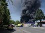 Bomberos regresan al foco del incendio de LEA tras su repliegue inicial y se levanta el confinamiento en Abetxuko